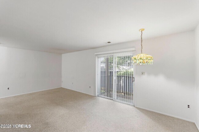 Building Photo - 1606 Main St