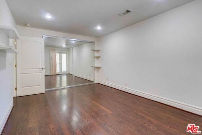 Building Photo - 114 S Layton Dr