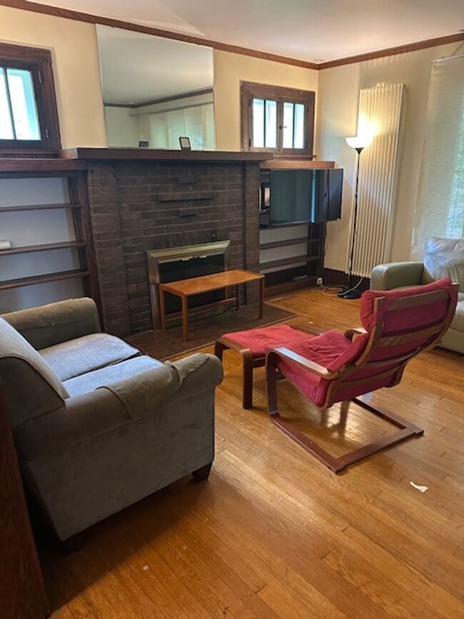 Building Photo - Sublease Available Beginning August 18th