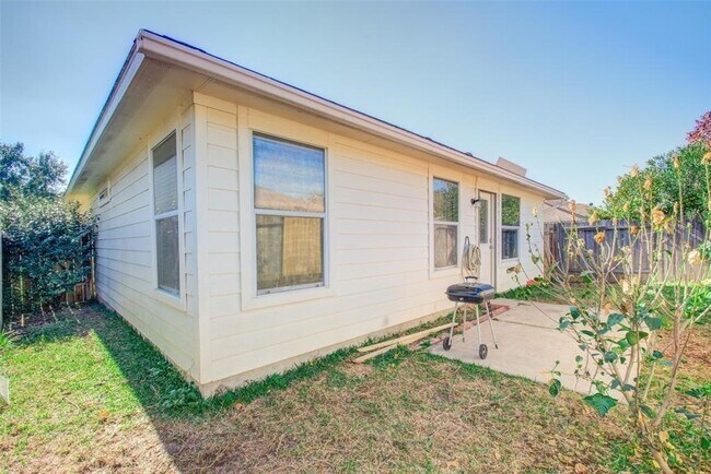 Building Photo - 19114 Yellow Thrush Dr