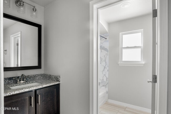 Building Photo - 13636 Glen Vista Ln