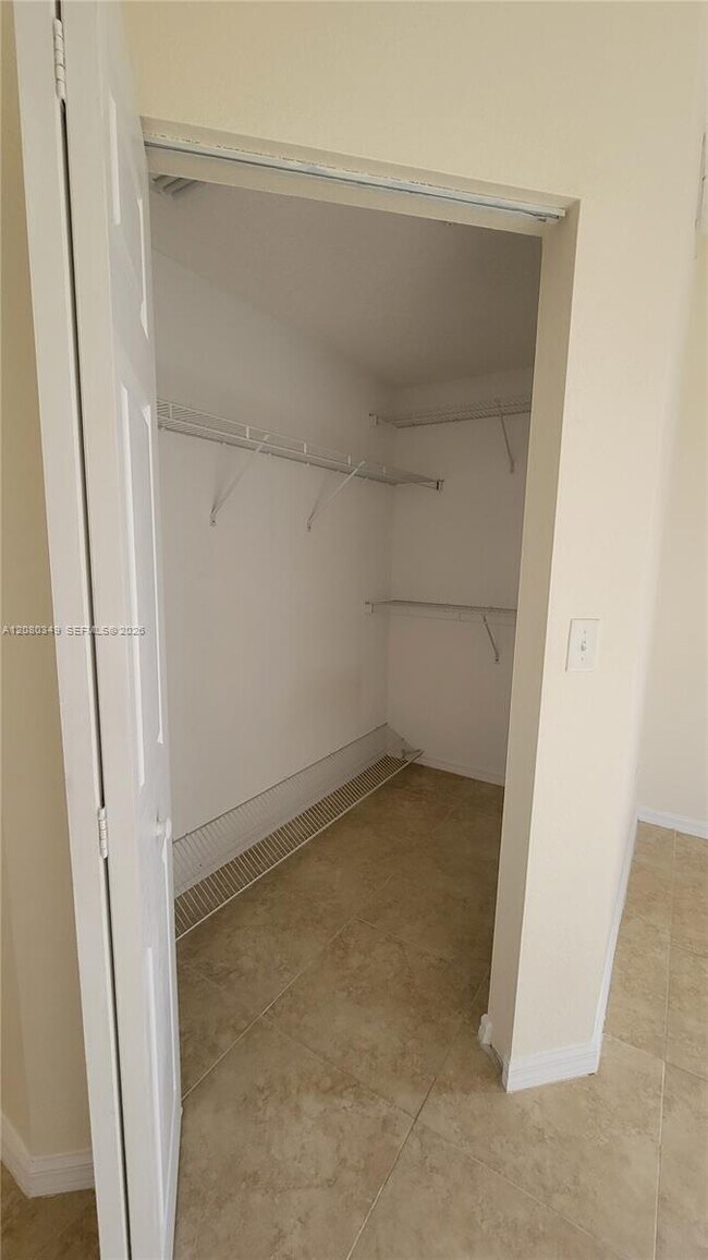 Building Photo - 3018 Alcazar Pl