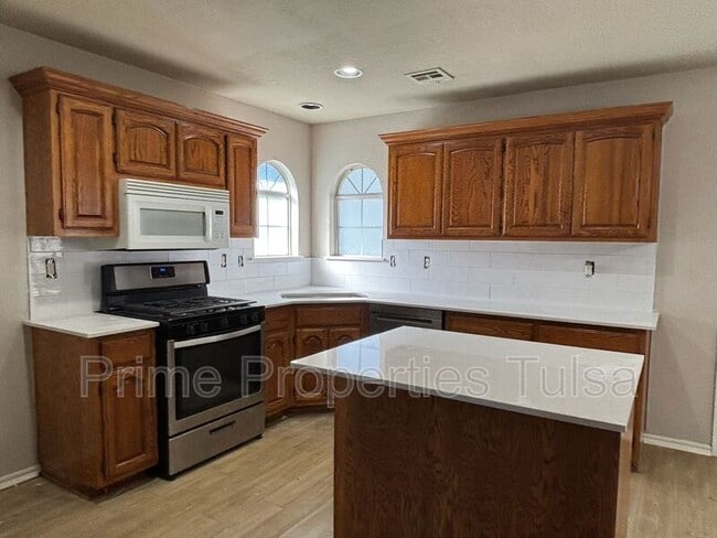 Building Photo - 10333 E 112th St S