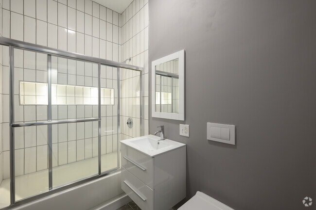 2BR, 1BA - Bath - The Becker