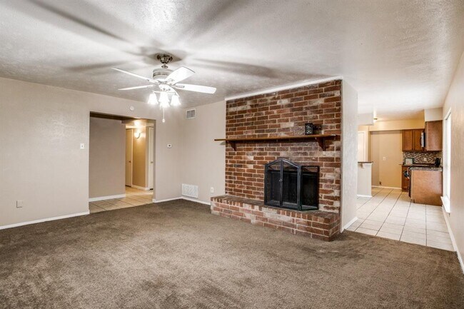 Building Photo - 1201 Oakbluff Dr