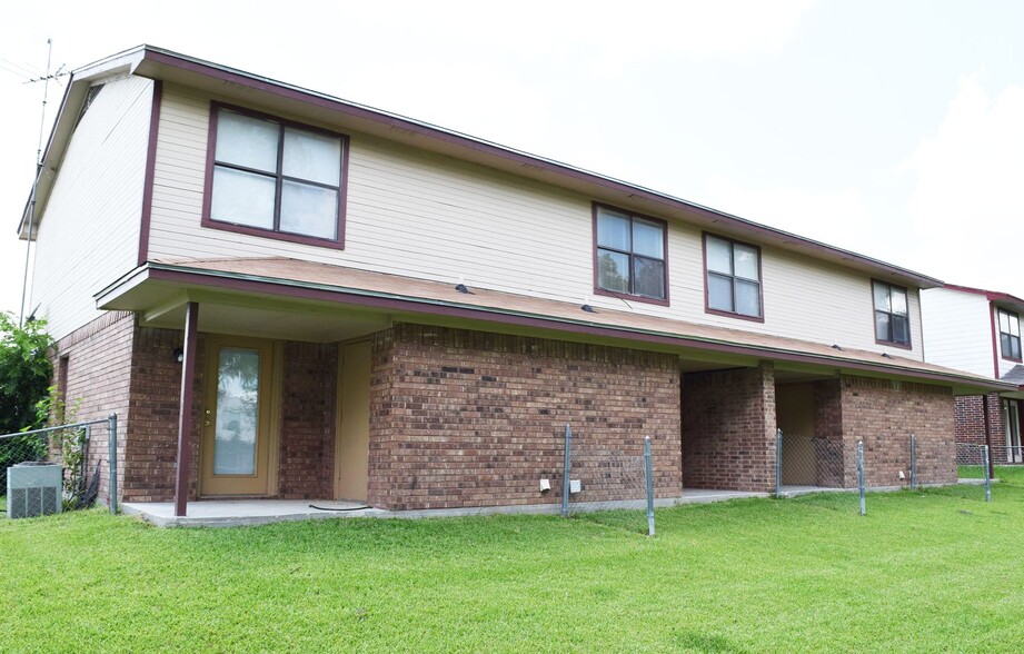 Building Photo - 1210 Monroe Loop