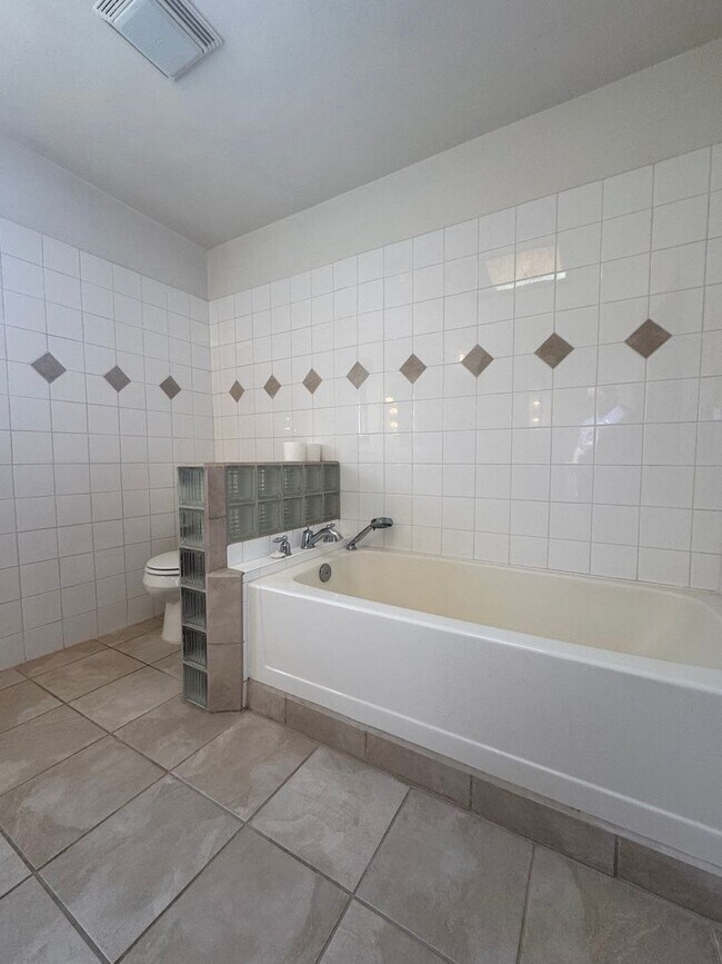 Building Photo - Idyllic 3bd, 2ba Retreat with Loft on 2+ A...