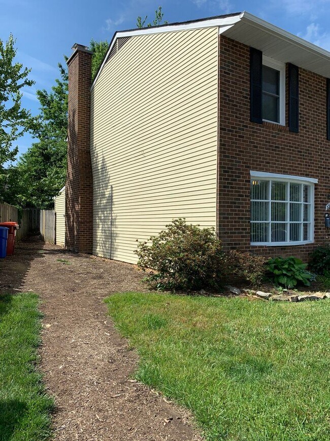 Building Photo - 338 Loudon Rd
