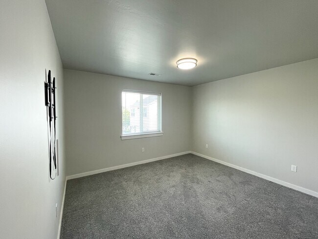 Building Photo - 11473 Baserri Dr