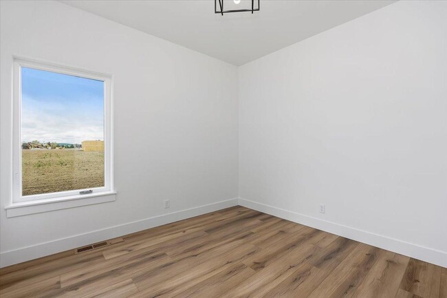 Building Photo - 170 W 300 S