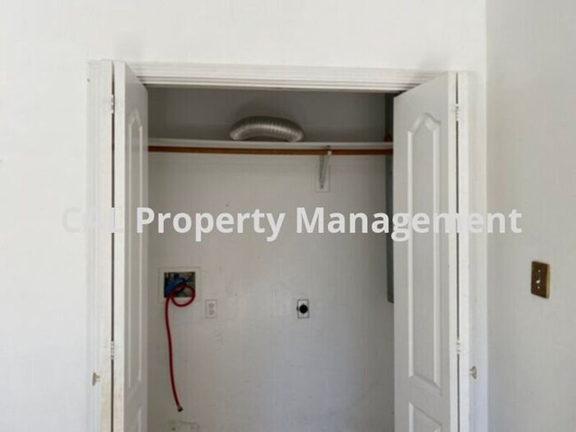 Building Photo - Two Bedroom for Rent in King City, CA!
