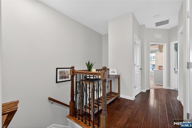 Building Photo - 117 Truman Dr