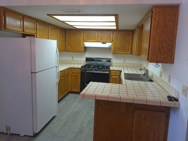Building Photo - LONG TERM 12 MONTH LEASE