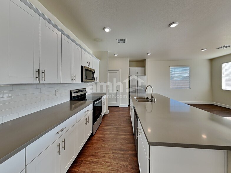 Building Photo - 1805 Viaggio Ave