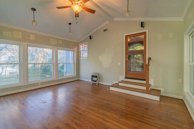 Building Photo - Beautiful 4-bedroom 2.5 bath home in desirable Brownes Ferry subdivision