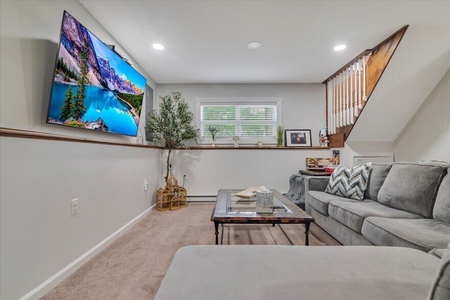 Building Photo - 9326 Fairmount Way