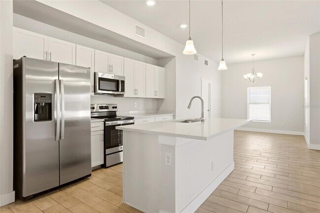 Building Photo - 870 Columbia St