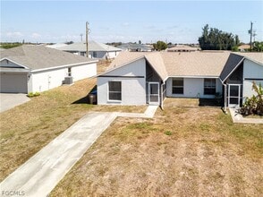 Building Photo - 1733 NE 7th Pl