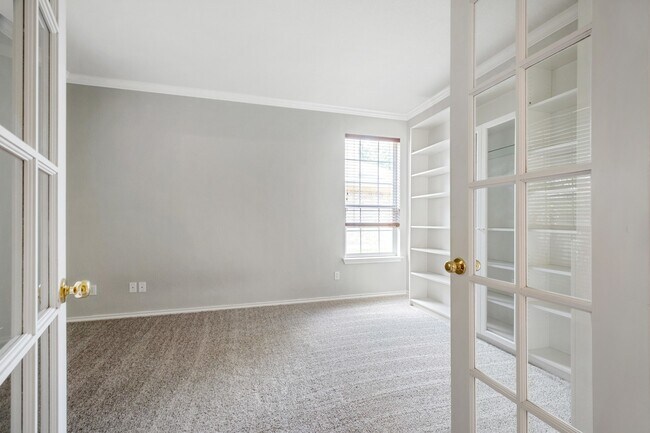 Building Photo - 4229 Kingsburg Dr