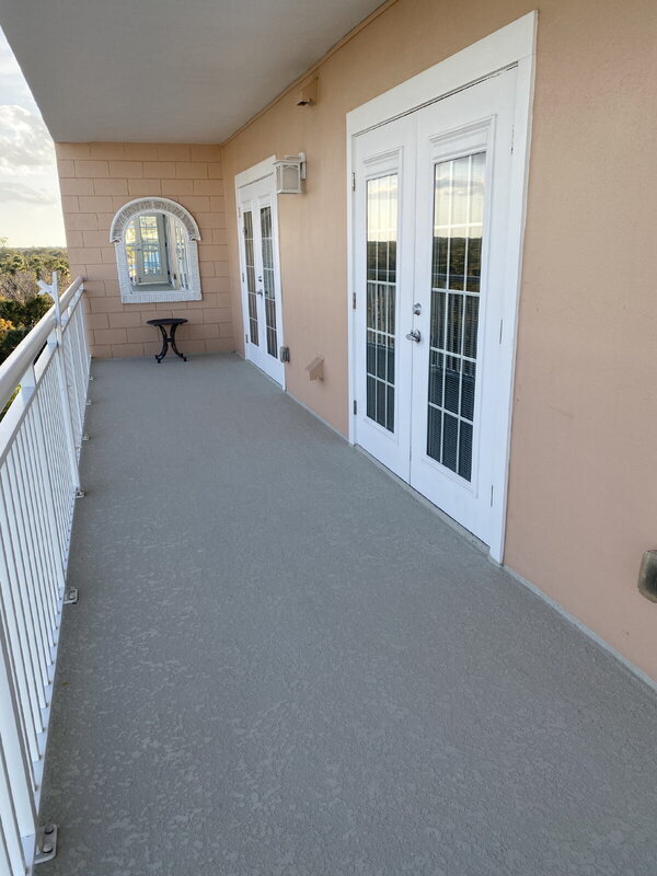 Building Photo - 404 S Beach St