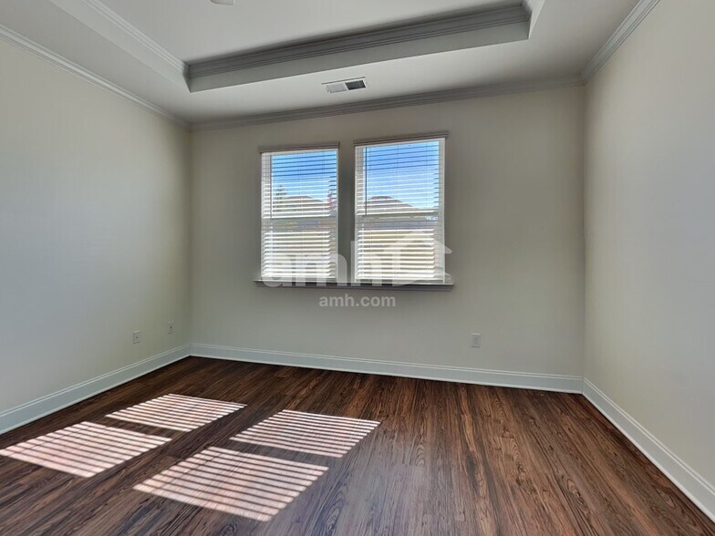 Building Photo - 2122 Laurel Vlg Cir