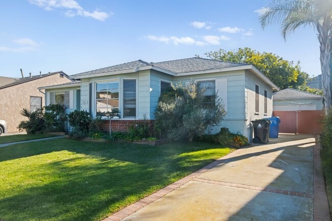 Building Photo - 13218 Lake St