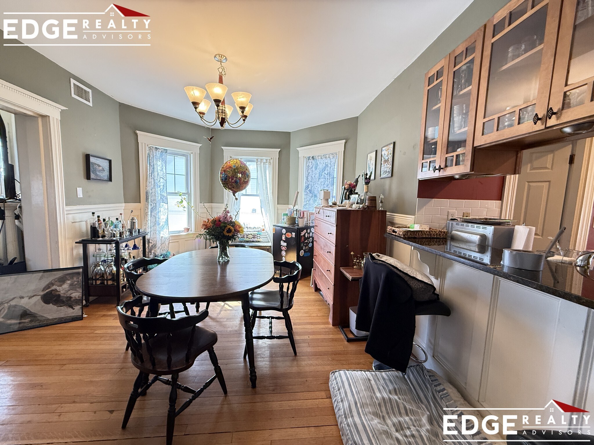 Building Photo - 25 Burton St