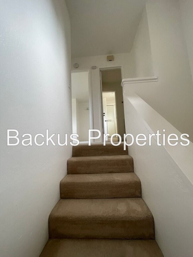 Building Photo - 19120 Creekside Pl