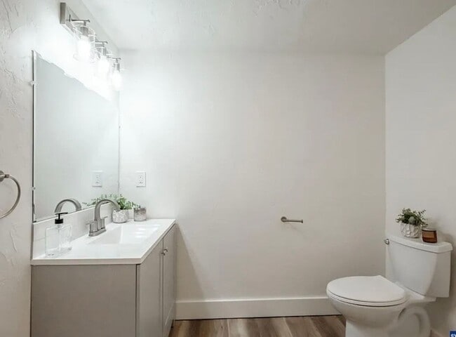 Building Photo - 3 Bedroom Home on Large Corner Lot!