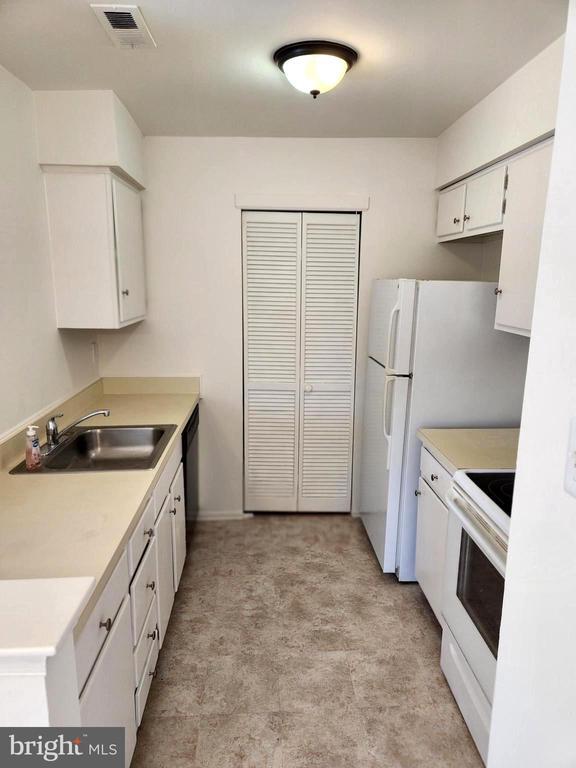 Building Photo - 103 Lucas Ln