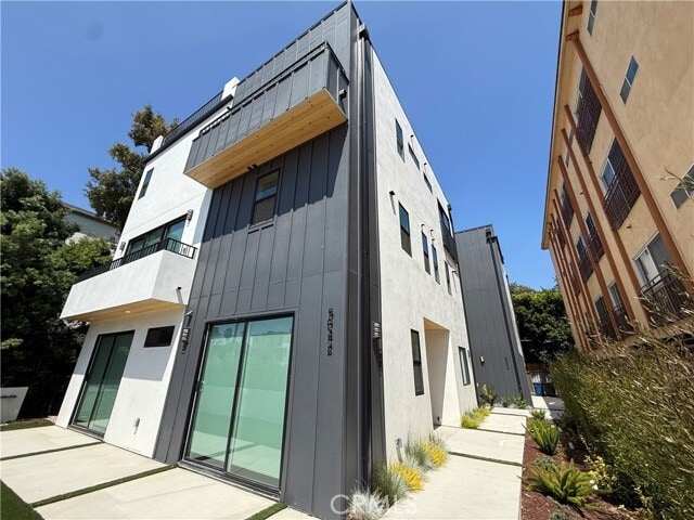 Building Photo - 5044 Laurel Canyon Blvd