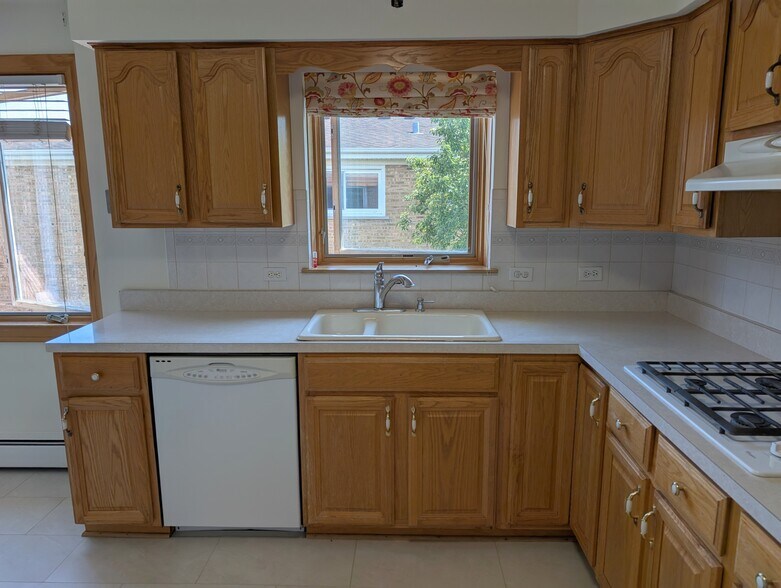Building Photo - 8734 Wisner St