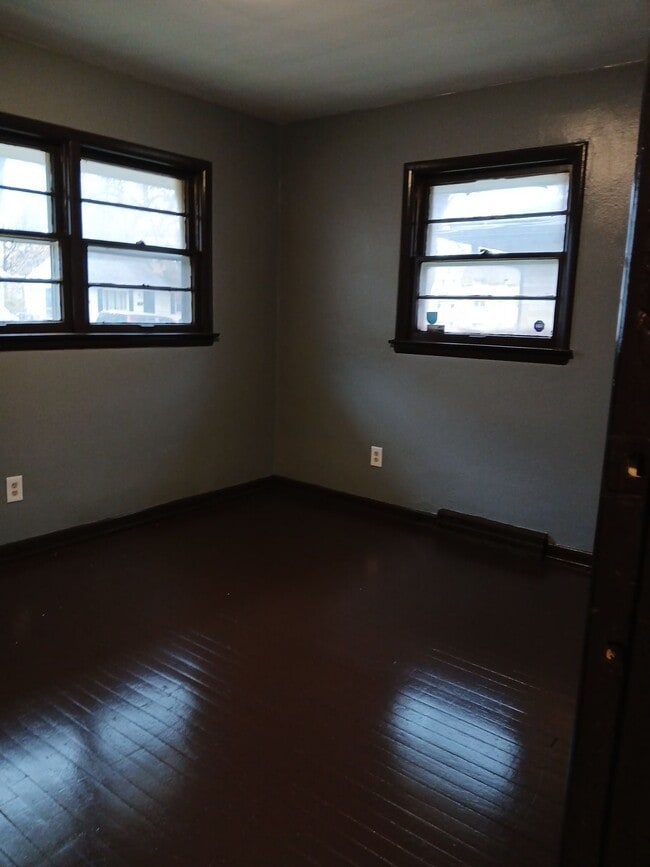 Building Photo - 1025 Irving Ave