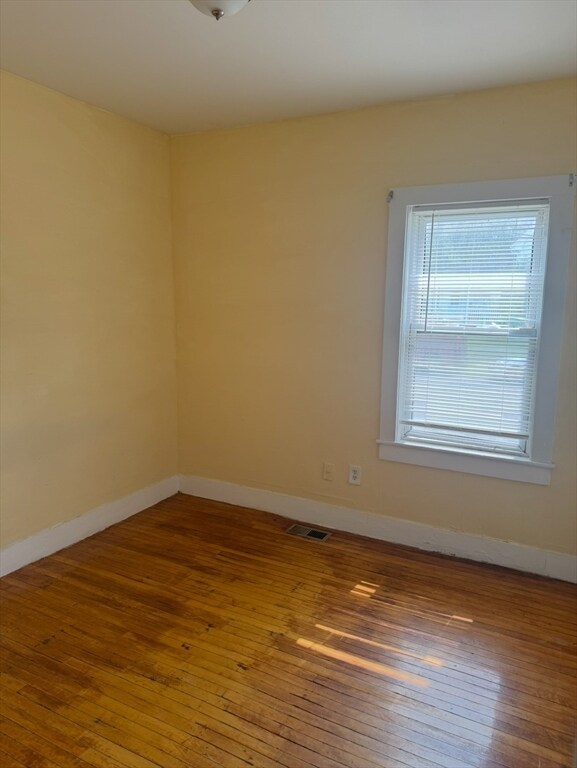 Building Photo - 140 Clifton Ave