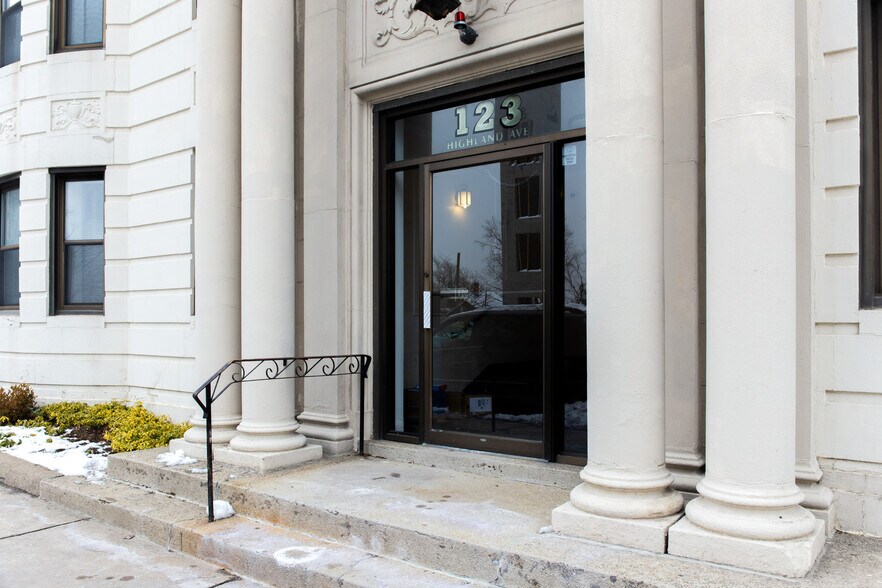 Building Photo - 123 Highland Ave