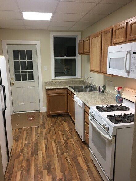 Primary Photo - 139 E Wylie Ave