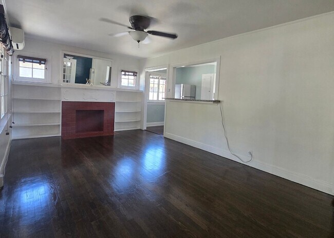 Building Photo - Charming Bungalow in Desirable NW Pasadena