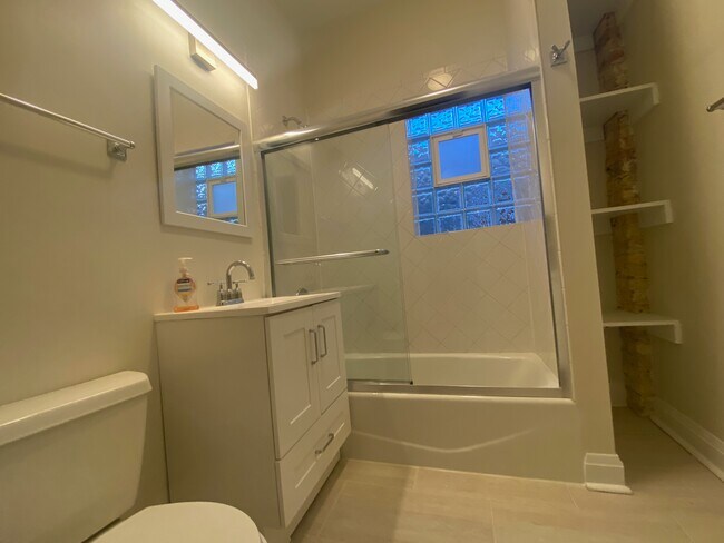 Bathroom - 4117 N Central Park Ave