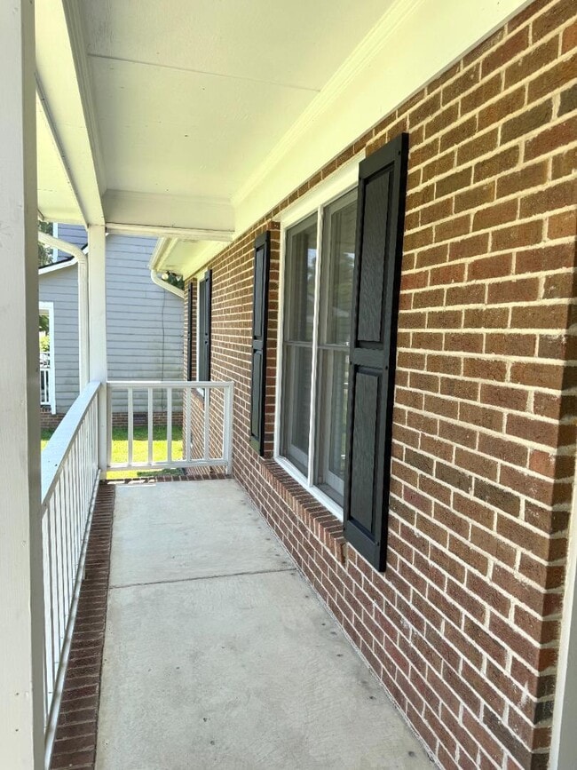 Building Photo - 699 Dowfield Dr