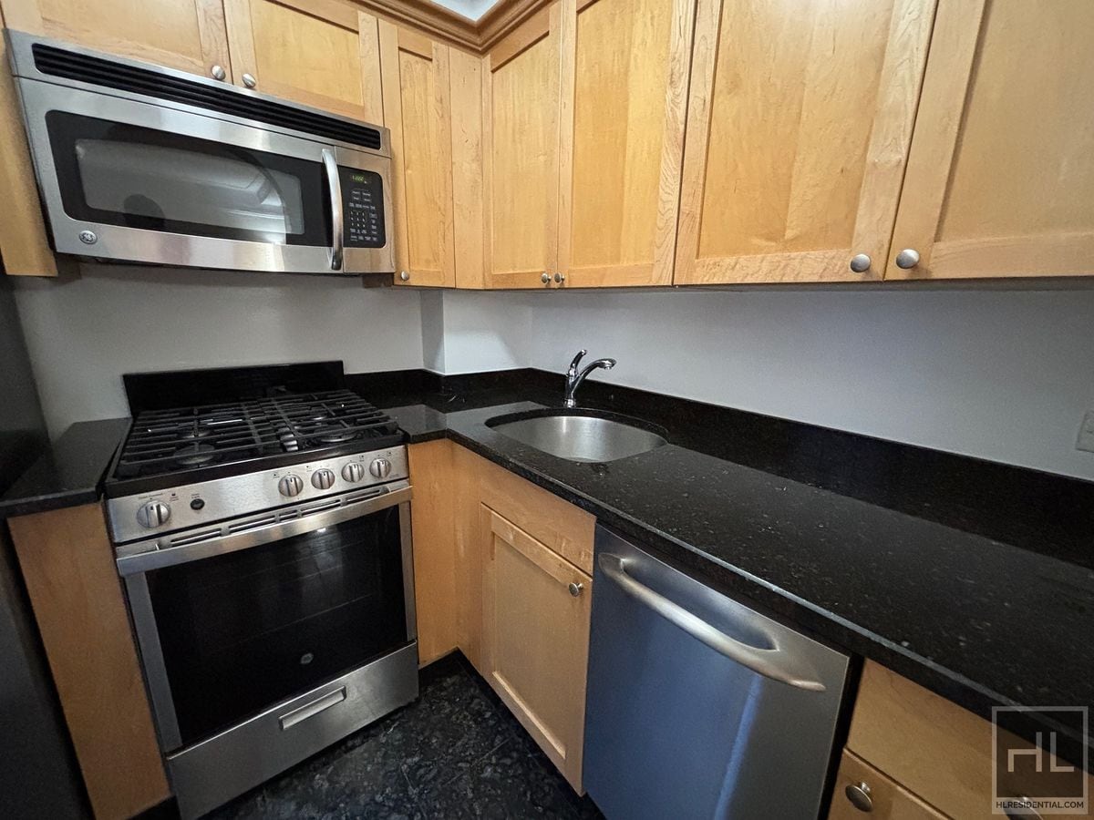 Building Photo - Christopher Street