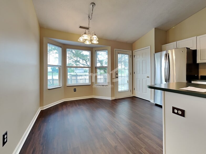 Building Photo - 3201 Creekshore Dr