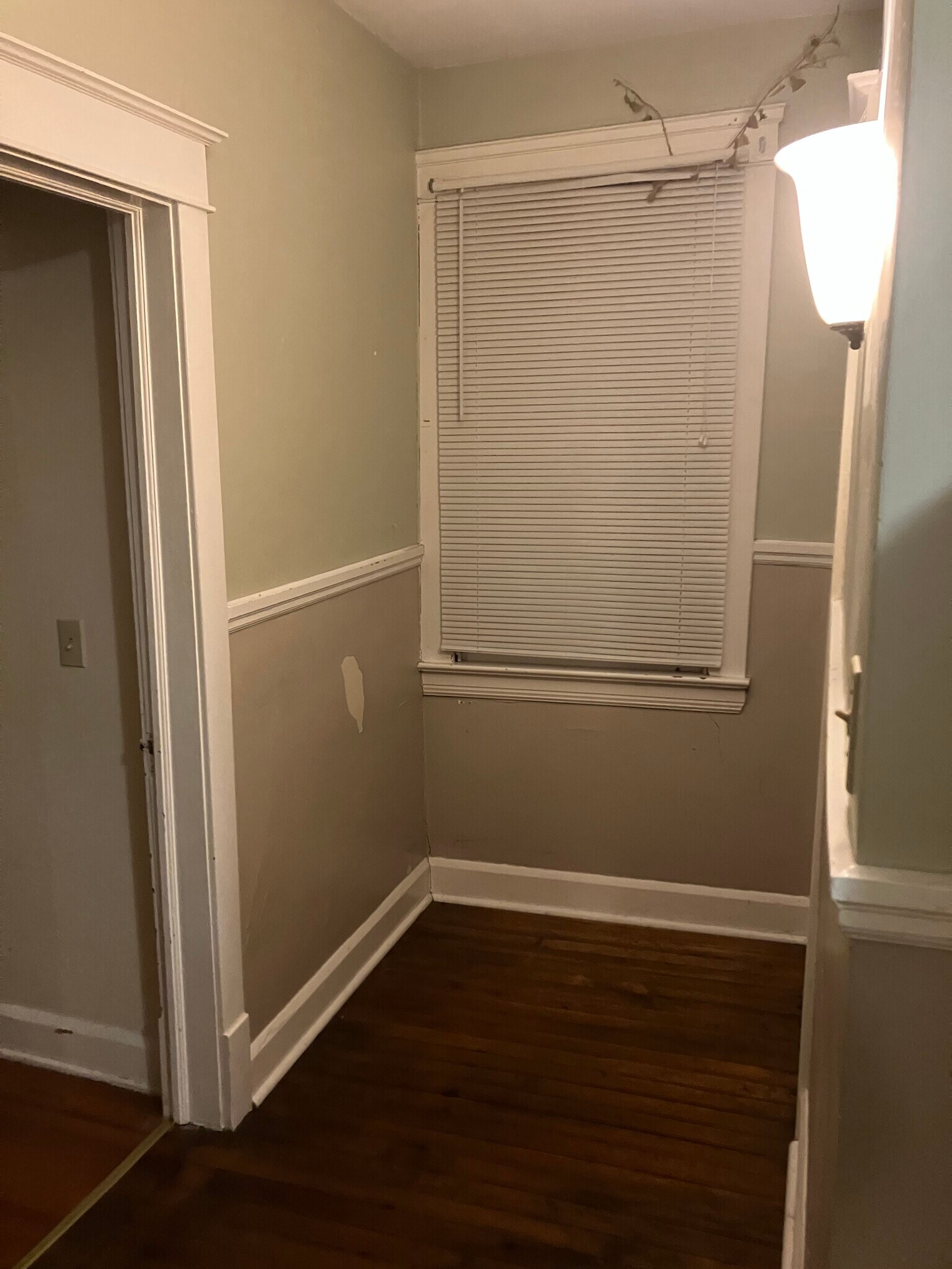 hallway to bathroom - 1567 Woodward Ave