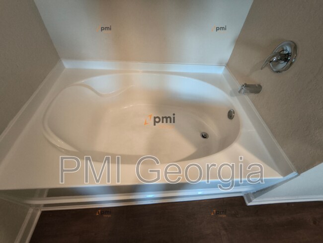 Building Photo - 3541 Falconwood Dr