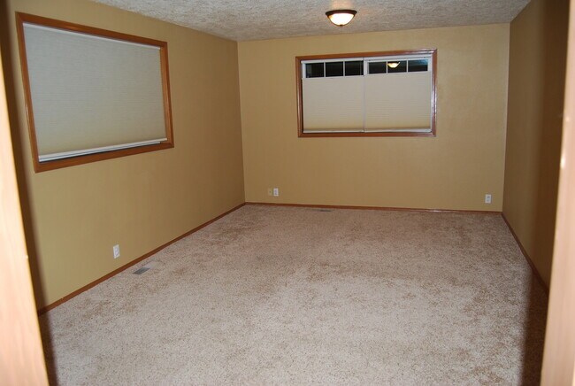 Building Photo - Charming & Well-Maintained Single-Story Home in McMinnville