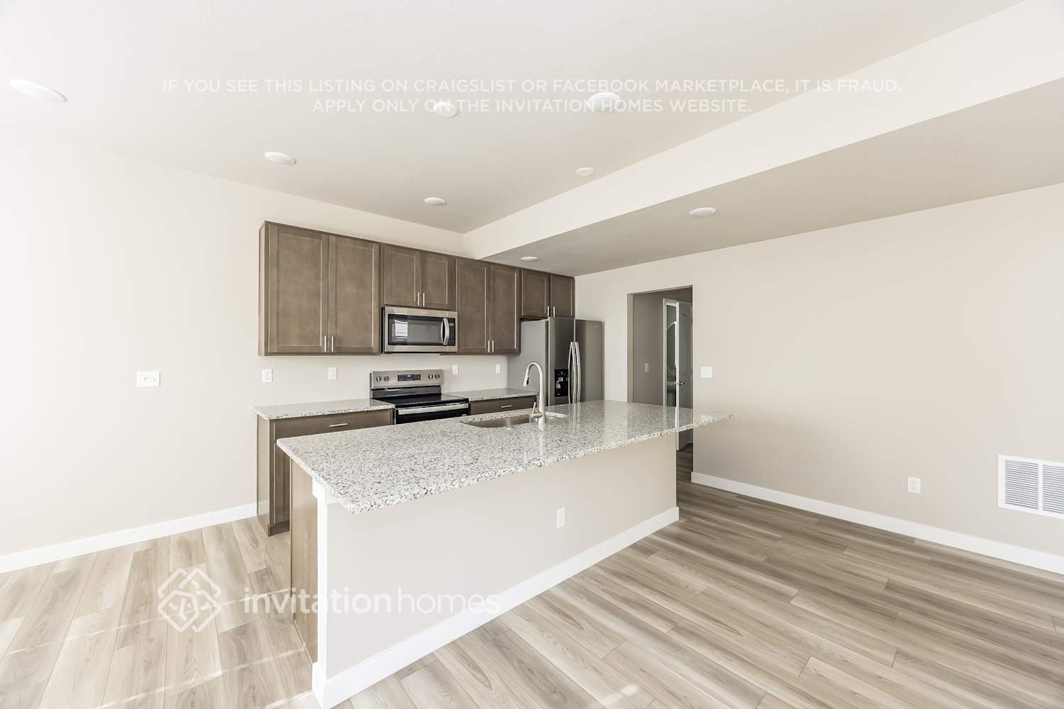 Building Photo - 13563 Arriba Dr