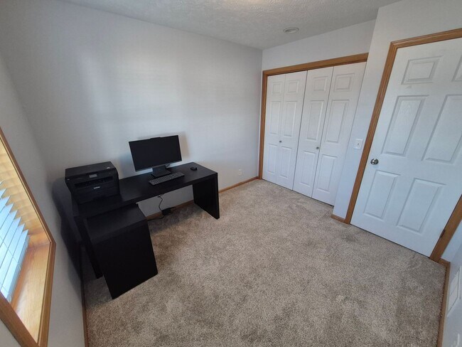 Building Photo - Townhome overlooking Park w/ Laundry & Att...
