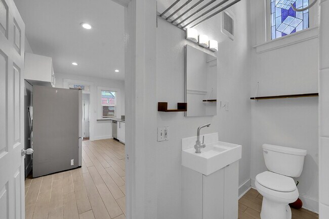 Building Photo - $1,995 - Charming 1 bed, 1 bath located in Denver with Bonus Flex Room!