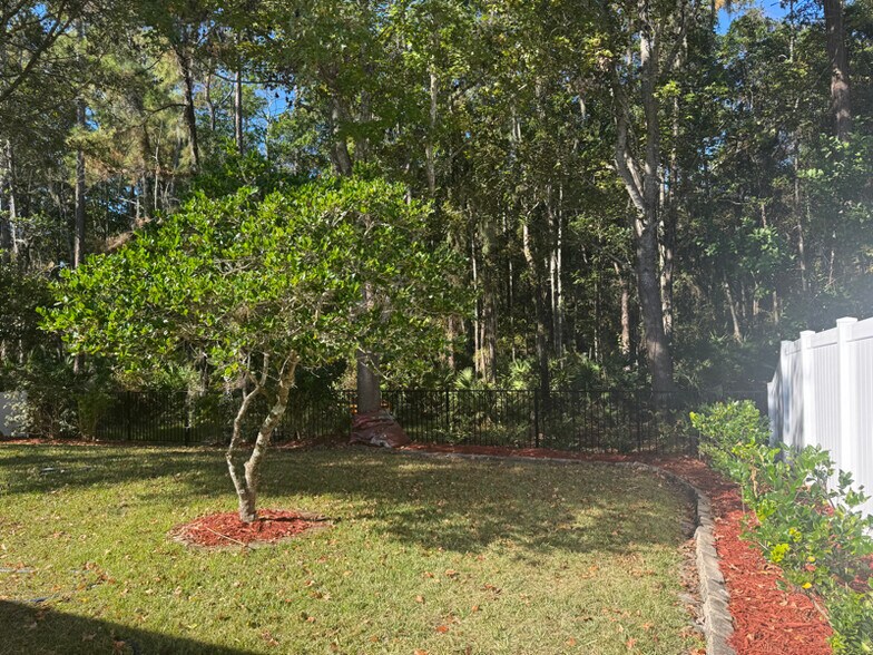 Building Photo - 6479 Silver Glen Dr