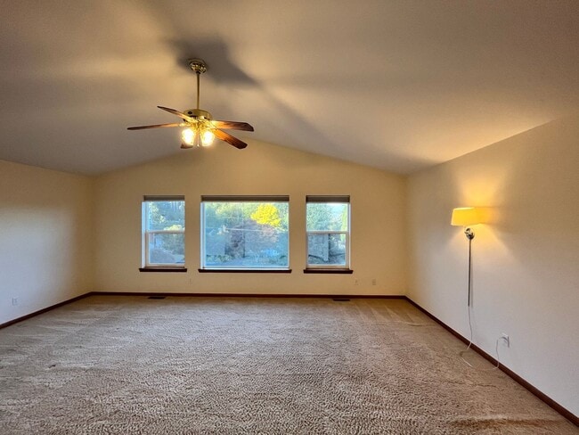 Building Photo - View Home in Poulsbo