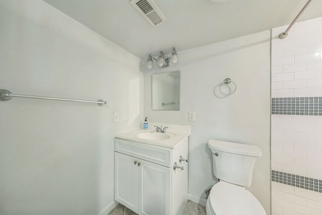 Building Photo - 723 K St NE